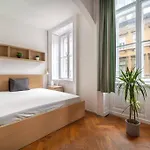 Central Modern Gem For 4 People