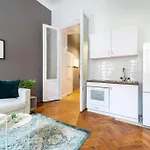 Central Modern Gem For 4 People