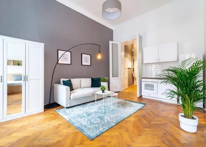 Central Modern Gem For 4 People