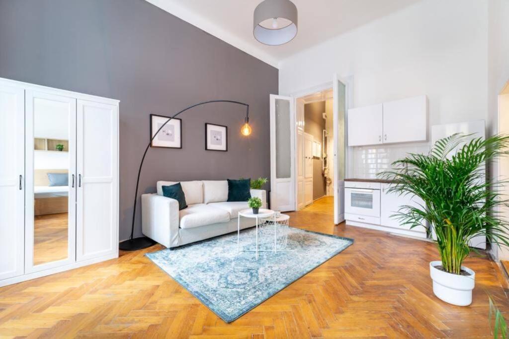 Modern Gem For 4 People Apartment Budapest