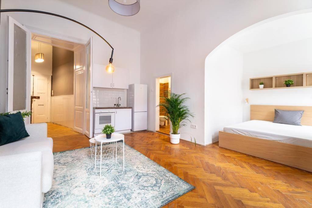 Apartment Modern Gem For 4 People Budapest