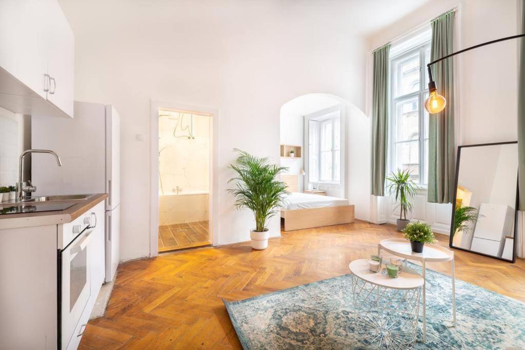 Modern Gem For 4 People Apartment